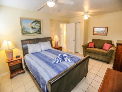 Fort Myers Vacation Compound Seven Bedroom  with Pool